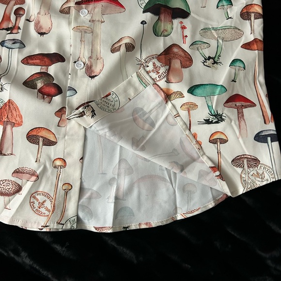 Hoooyi • NWT Mushroom Print Short Sleeve Shirt - Picture 4 of 6